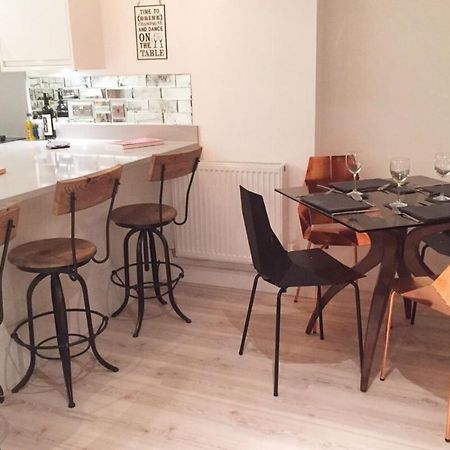 Spacious 1 Bedroom Split Level Old Pub Conversion Tower Bridge London Bagian luar foto