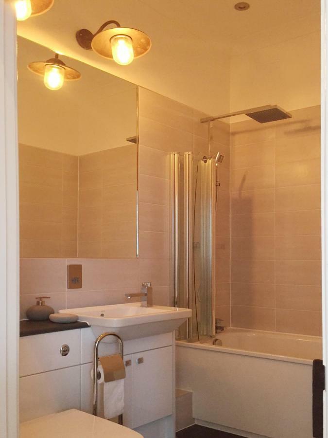 Spacious 1 Bedroom Split Level Old Pub Conversion Tower Bridge London Bagian luar foto